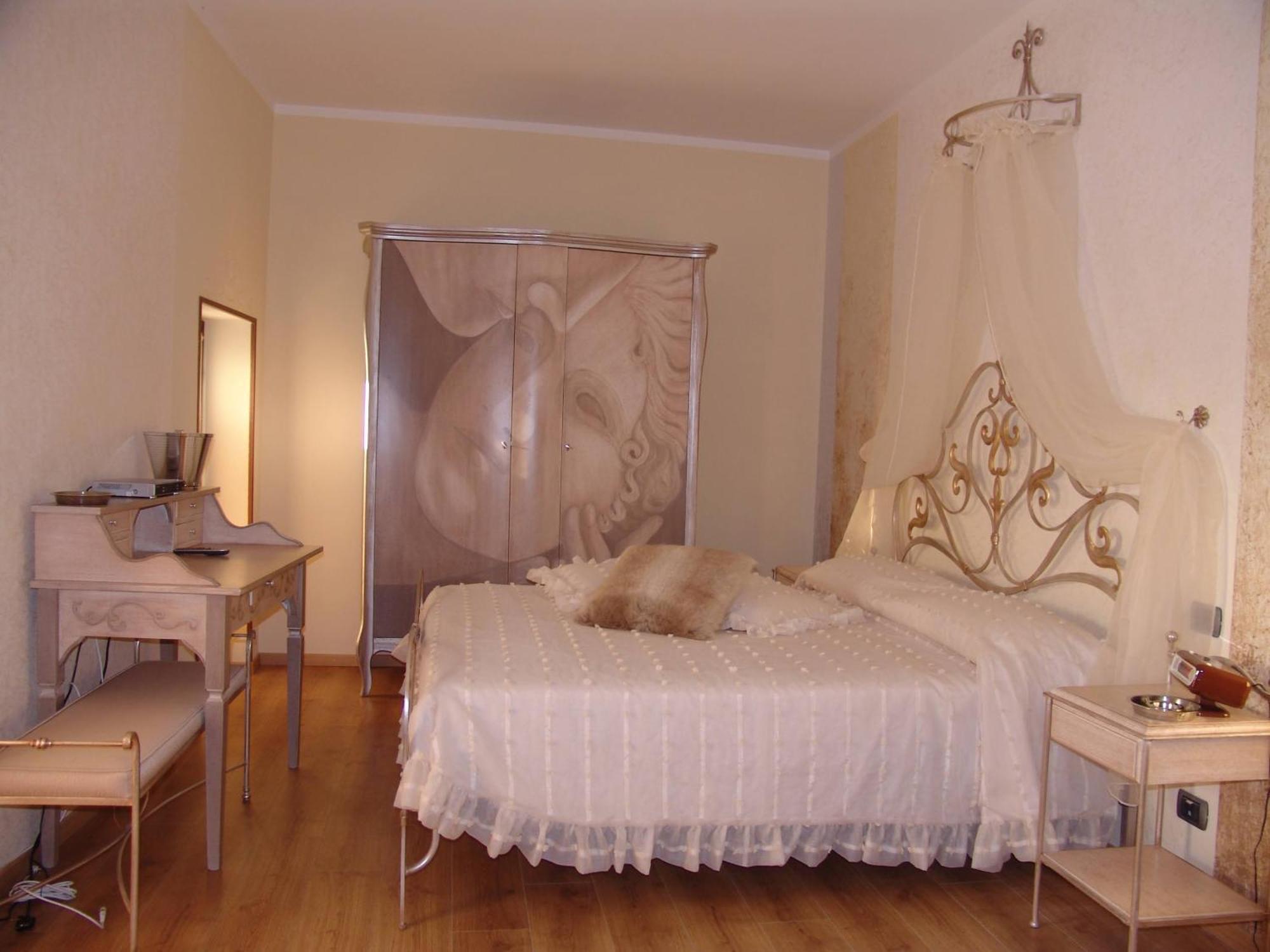 Hotel Manuela Le Quattro Coppe Desenzano del Garda Exteriér fotografie